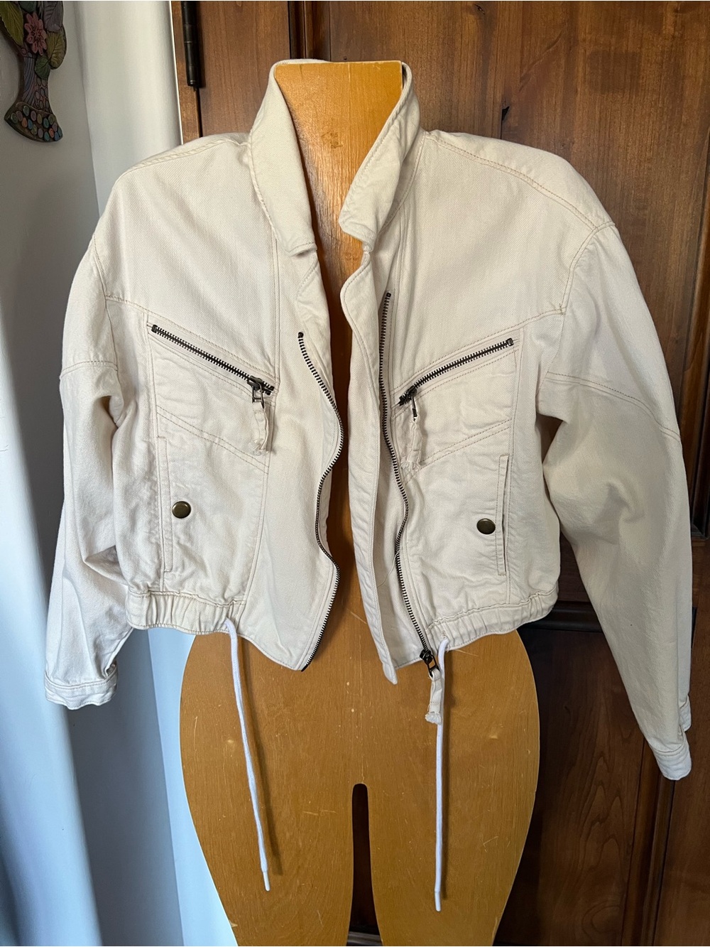 Cream off white denim jacket cropped free people moto zip pockets long sleeve